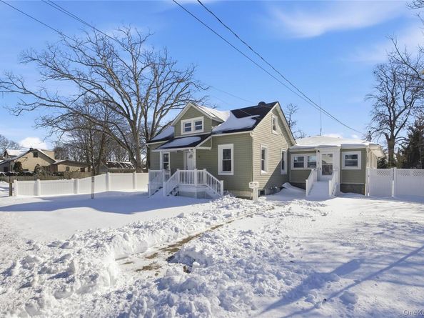 78 Roslyn Street, Islip Terrace NY 11752