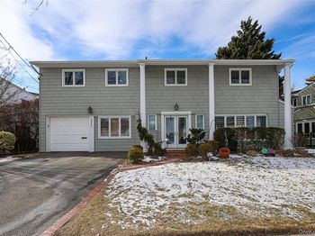 3526 Daniel Crescent