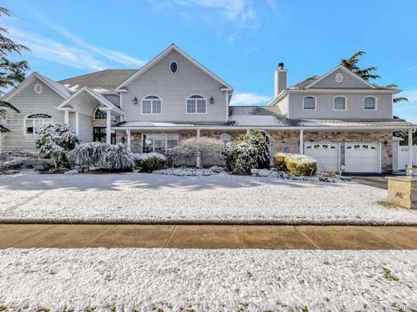 110 Thornwood Road, Massapequa Park NY 11762