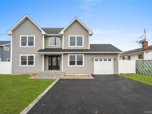 961 N Broadway, Massapequa NY 11758