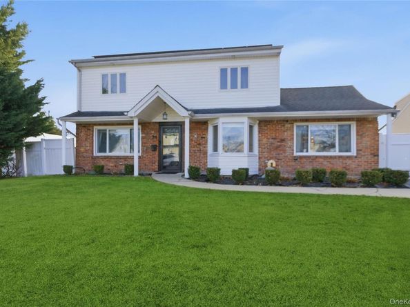 54 Morning Glory Road, Levittown NY 11756