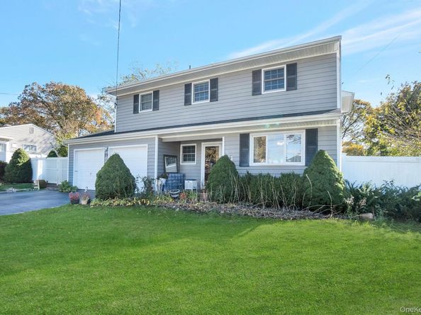26 Fran Lane, Selden NY 11784
