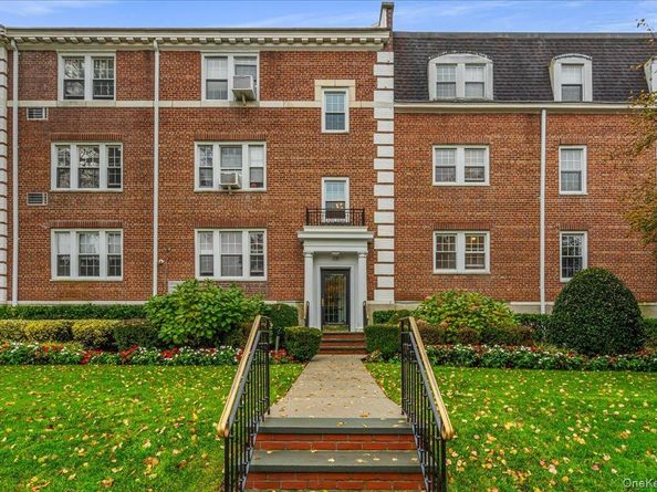 22 Hamilton Place I1, Garden City NY 11530