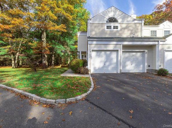 17 Pidgeon Court, Manorville NY 11949