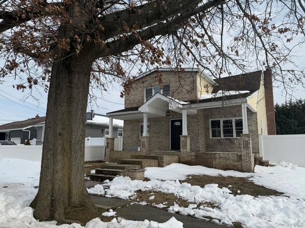 2303 Pine Street, Seaford NY 11783