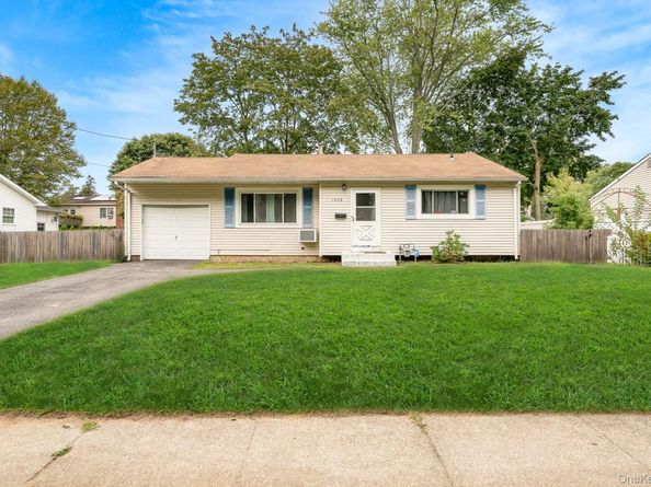 1038 Manor Lane, Bay Shore NY 11706