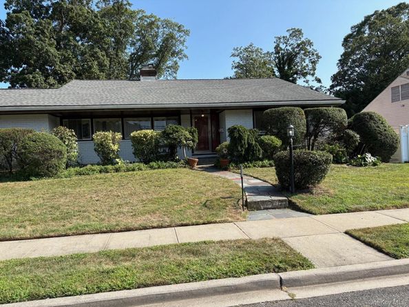 1 Willowbrook Lane, Freeport NY 11520