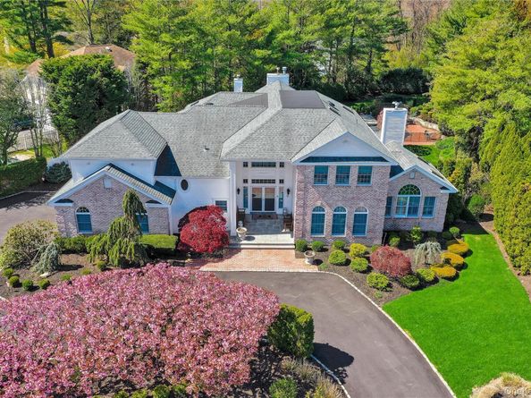 15 Pironi Court, Woodbury NY 11797