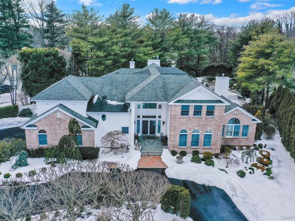 15 Pironi Court, Woodbury NY 11797