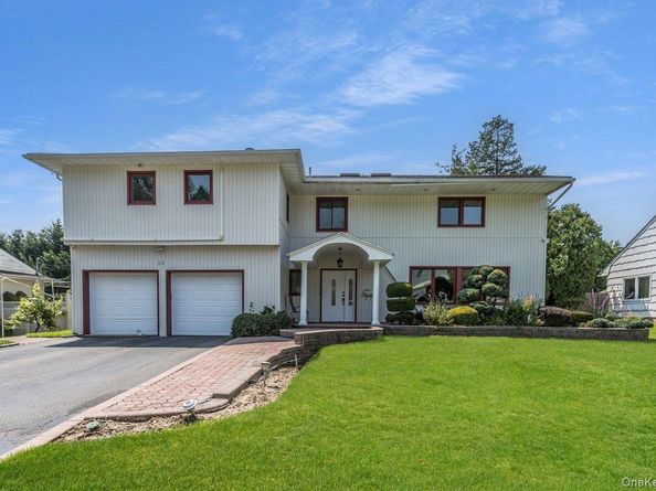 83 The Dell, Searingtown NY 11507