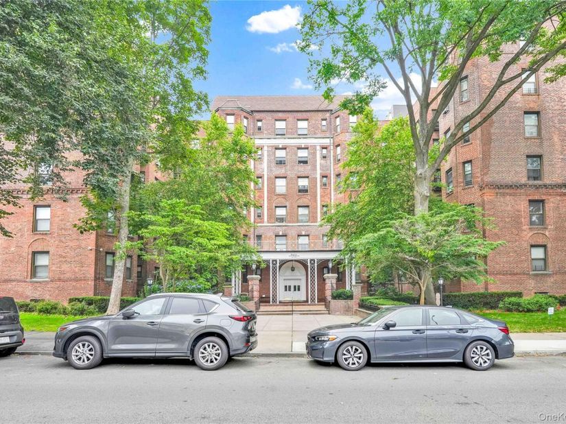 84-51 Beverly Road 5P, Kew Gardens NY 11415