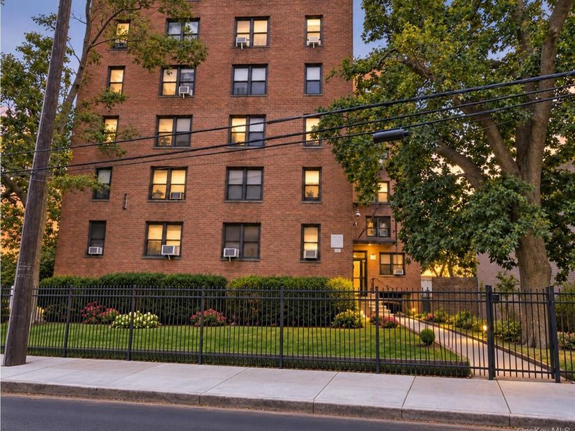 2287 Mott Avenue 6D, Far Rockaway NY 11691