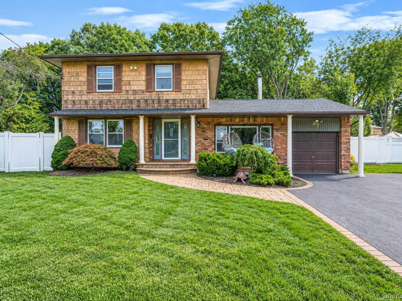 87 Wexford Drive, Oakdale NY 11769
