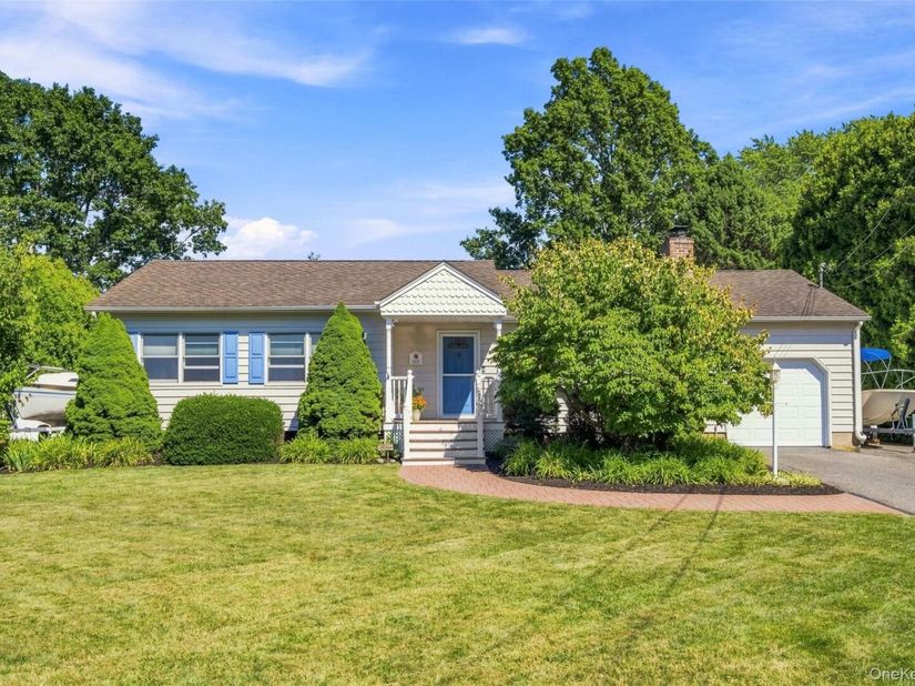 1035 Theresa Drive, Mattituck NY 11952