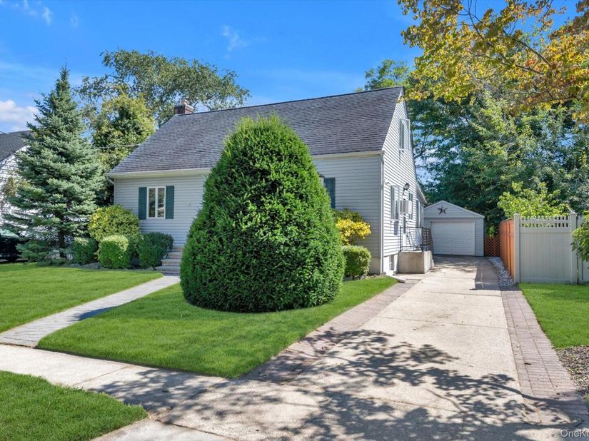54 Sullivan Road, Farmingdale NY 11735