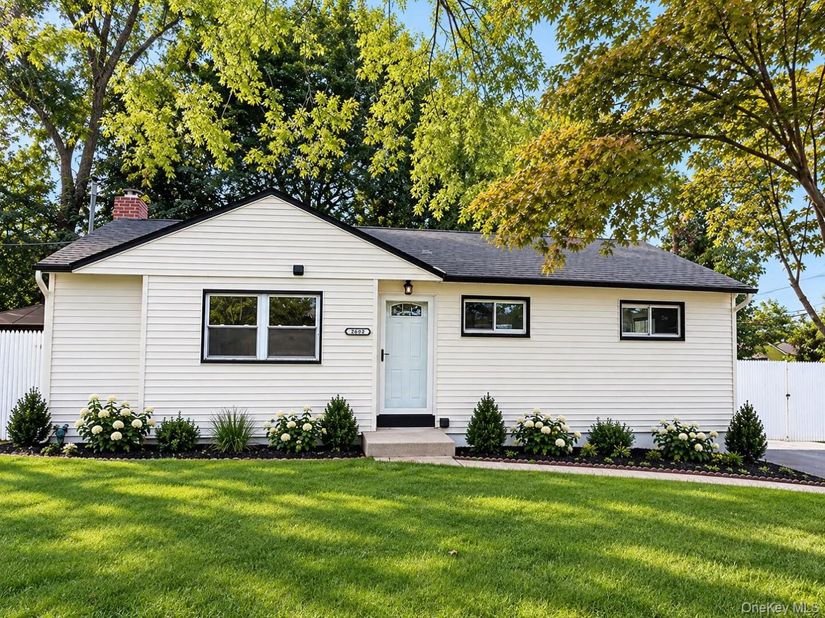 2602 Knickerbocker Avenue, Medford NY 11763