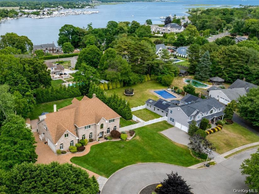 15 Teal Crescent, Great River NY 11739