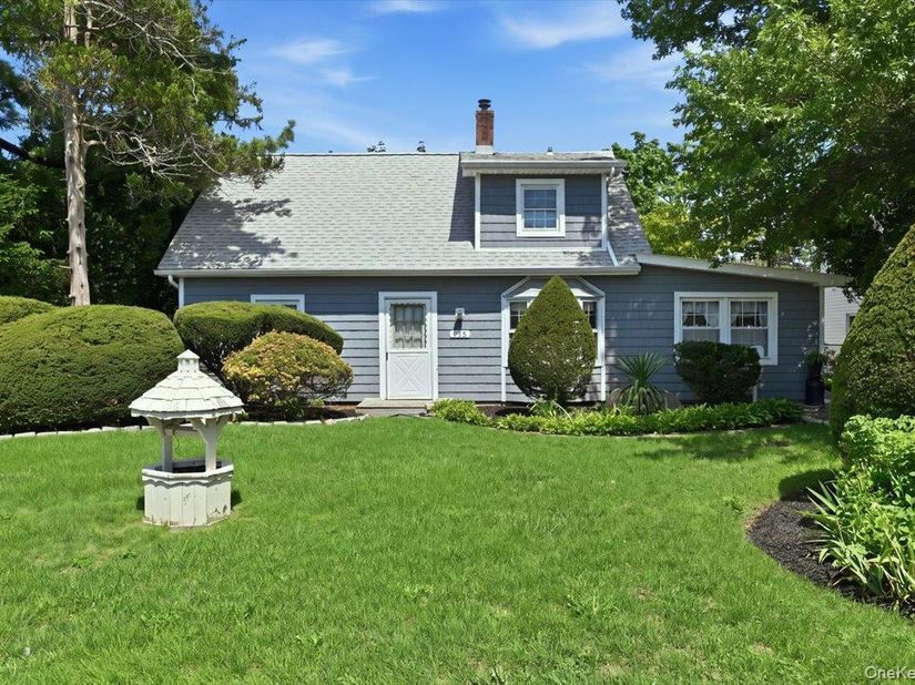 635 Whittier Street, Westbury NY 11590