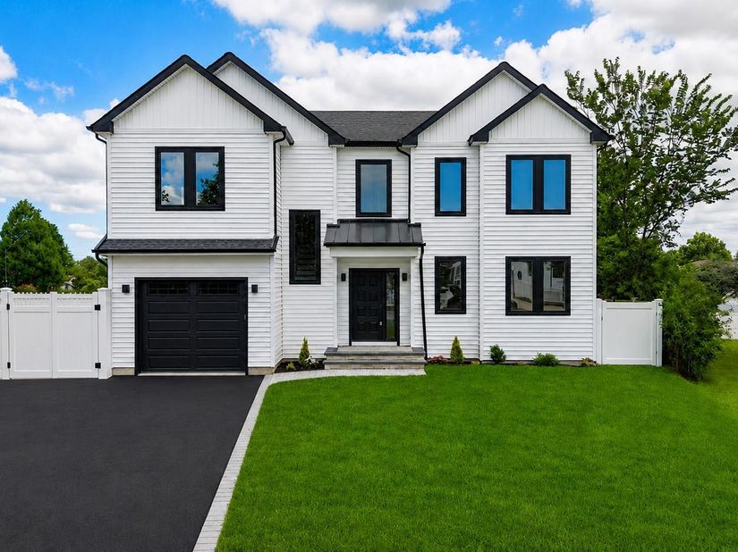 45 Glade Lane, Levittown NY 11756