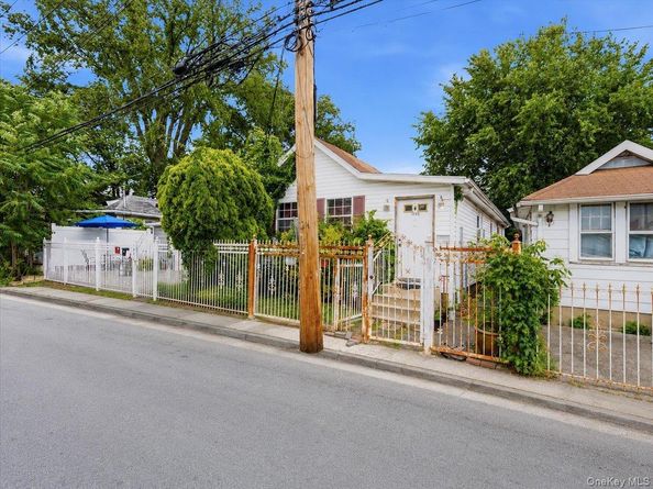 1202 Harding Park, Bronx NY 10473