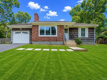 6 Rolling Woods Lane