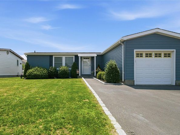 35 Village Circle S, Manorville NY 11949