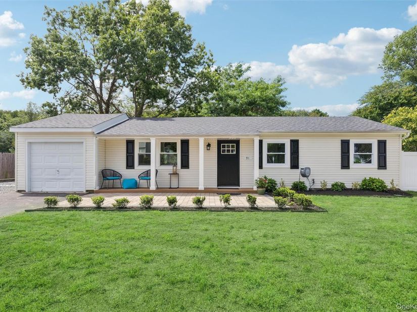 91 Circle Drive W, Patchogue NY 11772