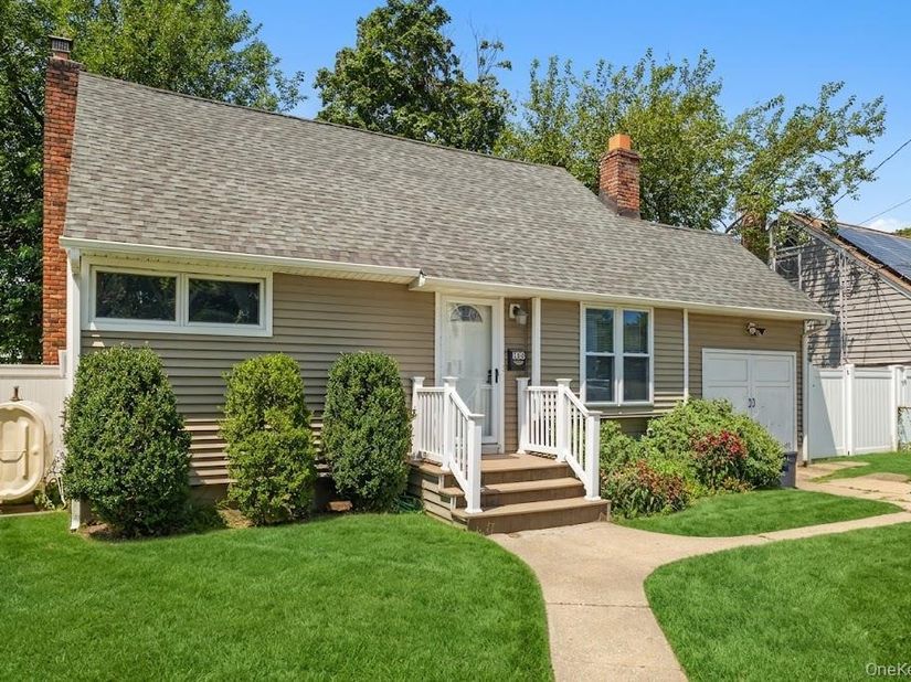 163 Buffalo Avenue, Lindenhurst NY 11757