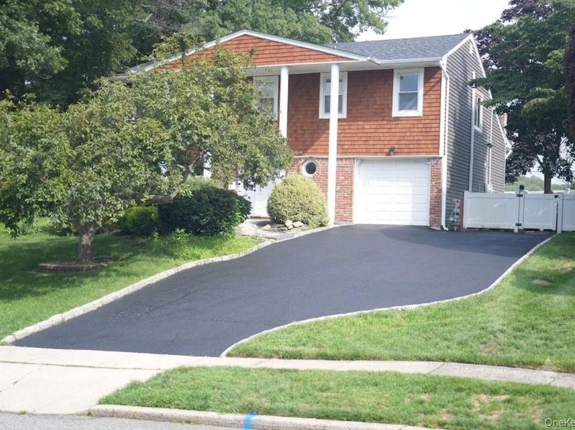 21 Wesleyan Road, Commack NY 11725