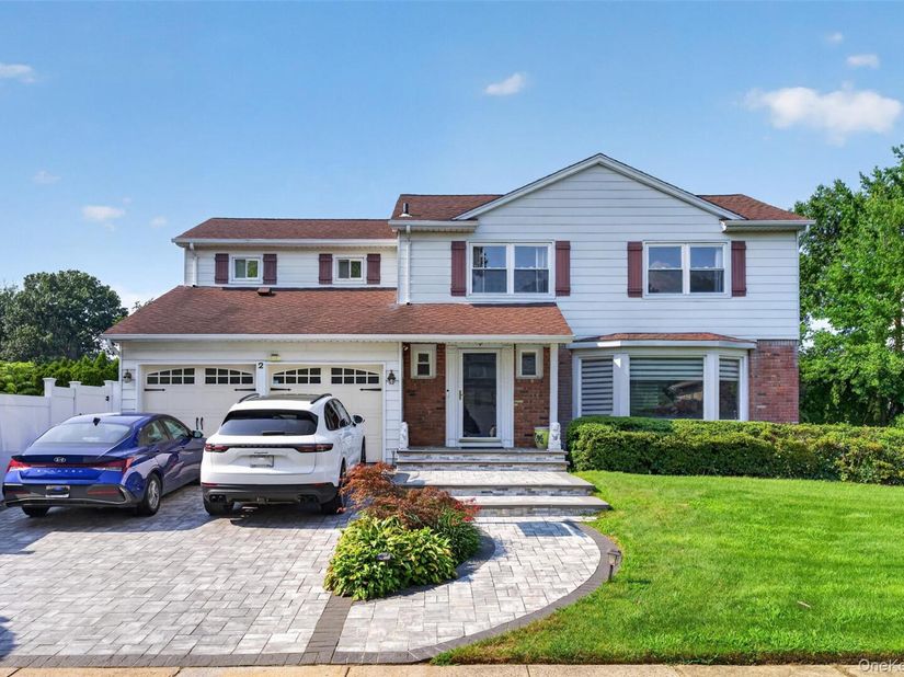 2 Foxhurst Court, Manhasset Hills NY 11040