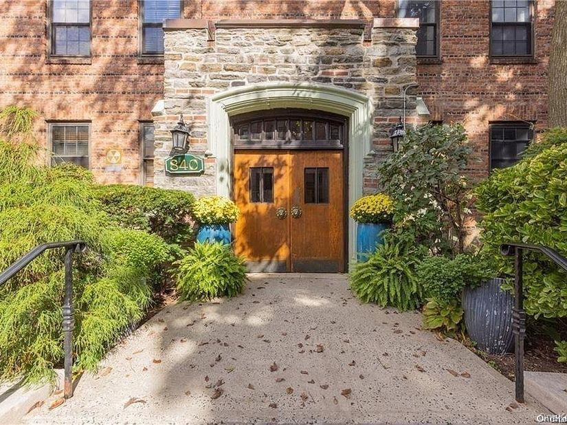 840 Bronx River Road 3B, Yonkers NY 10701