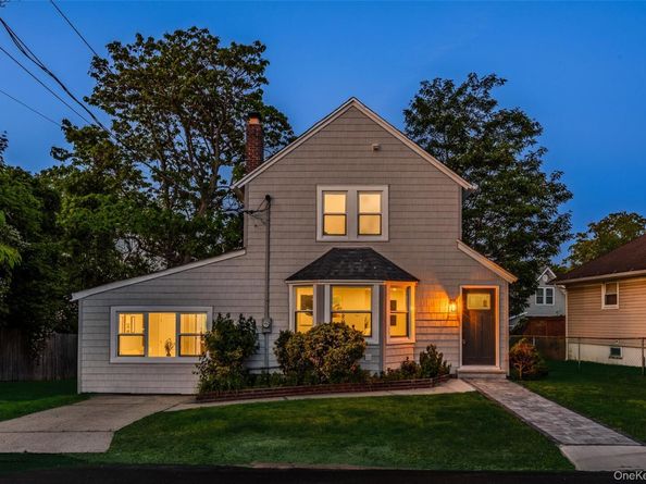 19 Westside Avenue, Bay Shore NY 11706