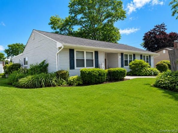2 Comet Road, Selden NY 11784