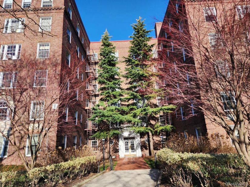 117-01 Park Lane South C2M, Kew Gardens NY 11415