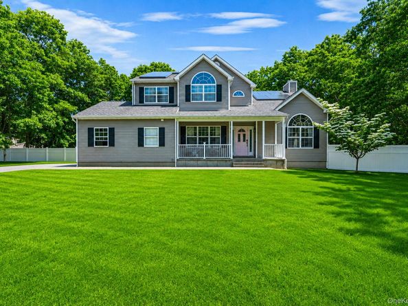 9 Mulligan Drive, Medford NY 11763