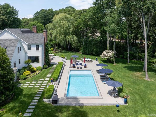 77 Mud Road, Setauket NY 11733