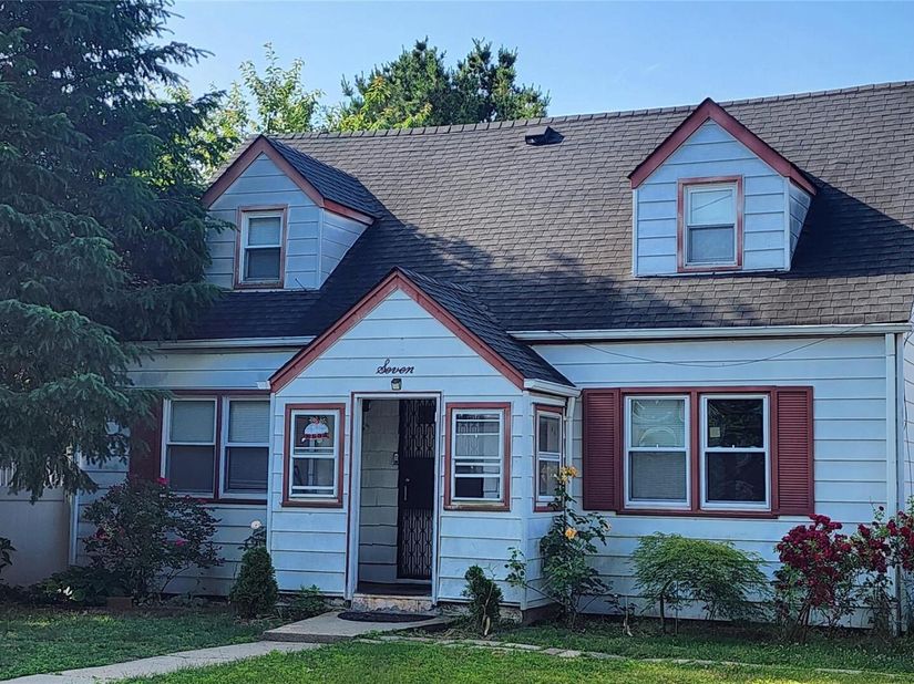 7 Walters Avenue, Syosset NY 11791