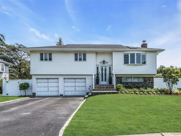15 Lois Lane, Old Bethpage NY 11804