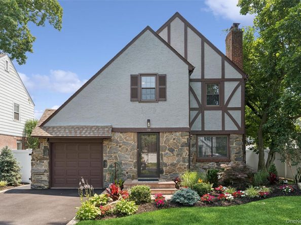 20 Beverly Parkway, Freeport NY 11520