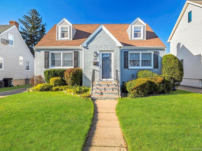 18 Dorothy Place, Lynbrook NY 11563