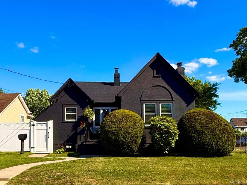43 Elinor Place, Freeport NY 11520