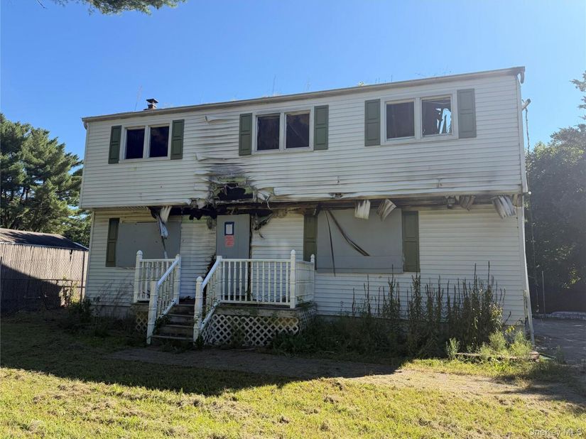 41 Fairmont Avenue, Medford NY 11763