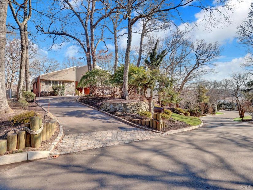2 Riverview Terrace, Smithtown NY 11787