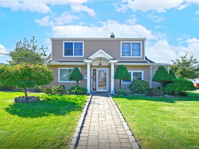 2 Cooper Lane, Levittown NY 11756