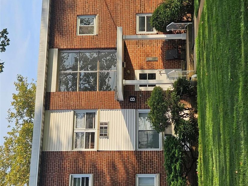 125 Hempstead Gardens Drive B1D, West Hempstead NY 11552