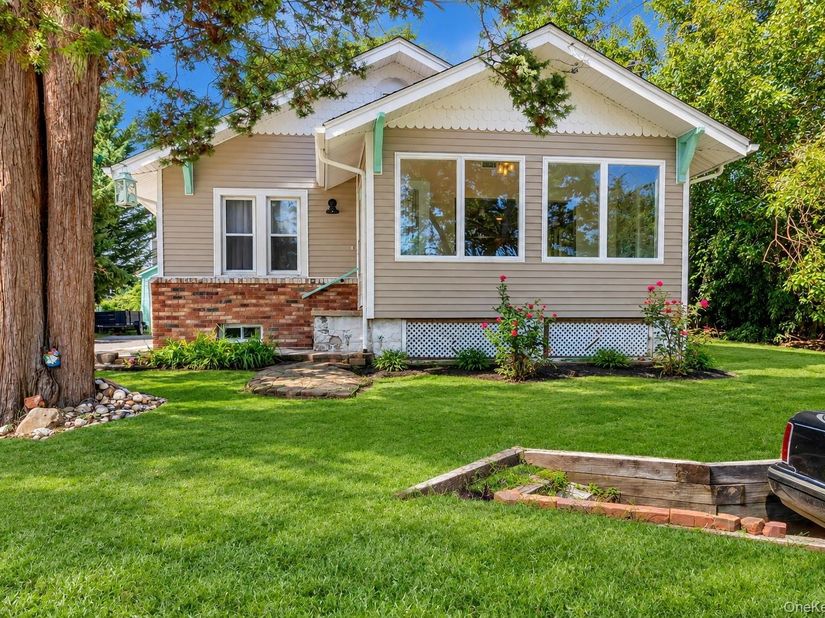 3 School Street, Lake Ronkonkoma NY 11779