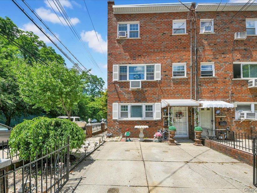 2521 Hollers Avenue, Bronx NY 10475