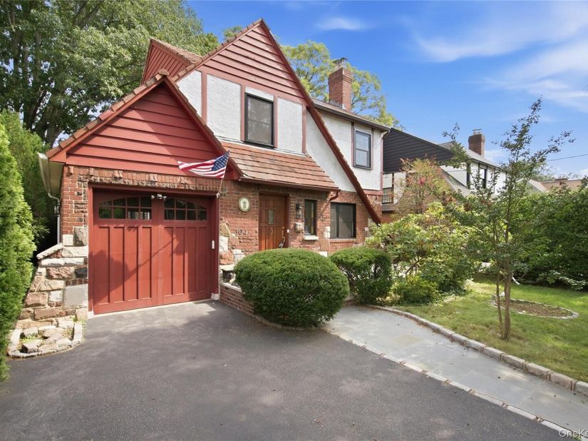304 Kilburn Road S, Garden City NY 11530