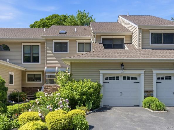67 Villas Circle, Melville NY 11747