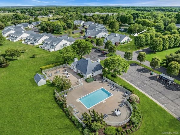 1 Summerfield Lane S, Aquebogue NY 11901